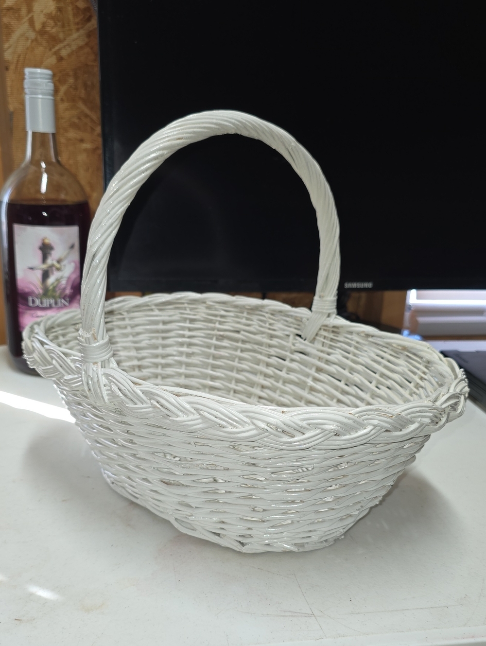 Vtg.White Wicker Handled Basket -(226)